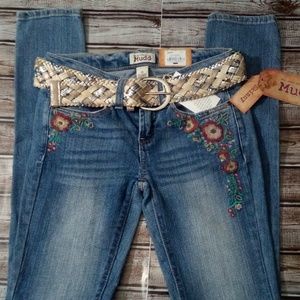 NWT MUDD FLORAL EMBROIDERED JEANS SIZE 0